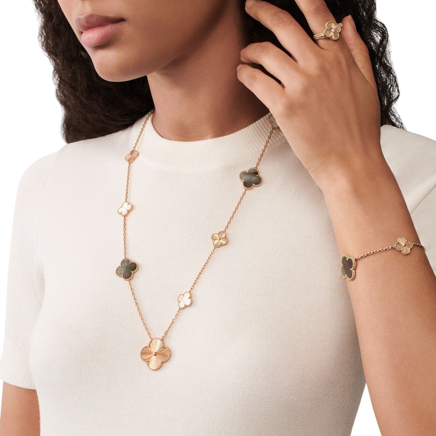 [Zalyn]DETACHABLE 15-MOTIF CLOVER STATEMENT SET - GREY MOTHER-OF-PEARL & LASER