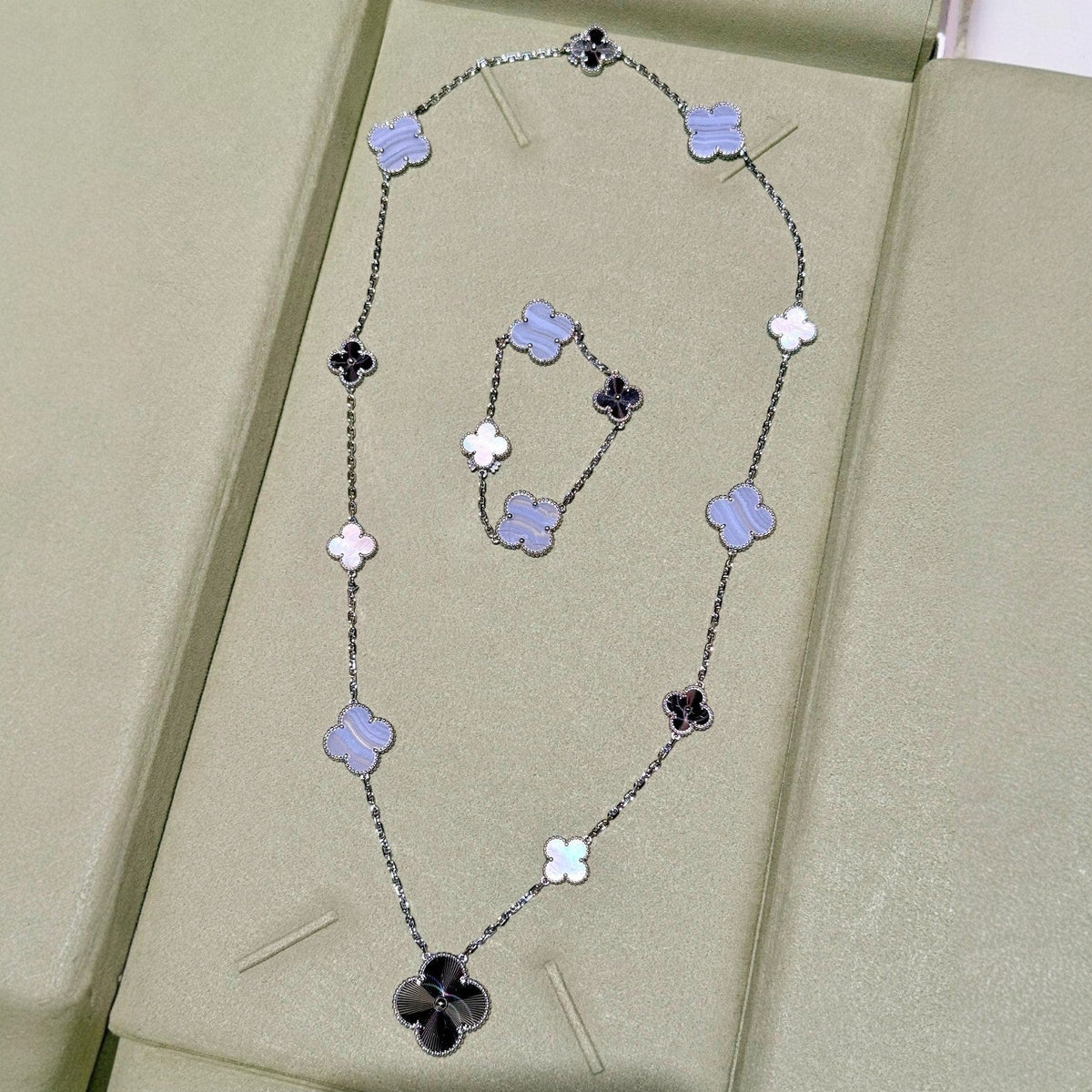 [Zalyn Jewelry ]DETACHABLE CLOVER 15(11+4) FLOWER SILVER NECKLACE SET