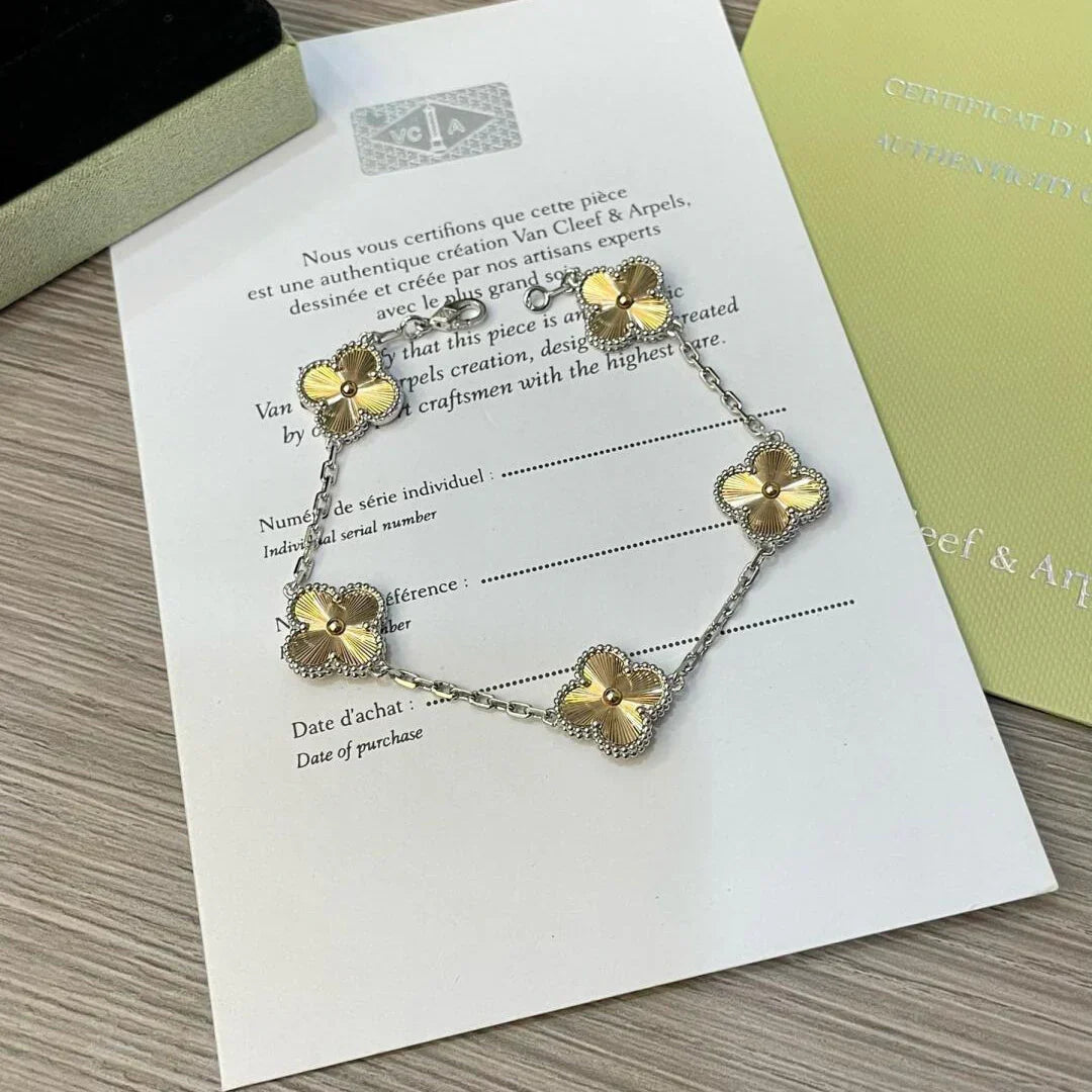 [Zalyn]LUCKY CLOVER 5-MOTIF BRACELET - LASER COLLECTION