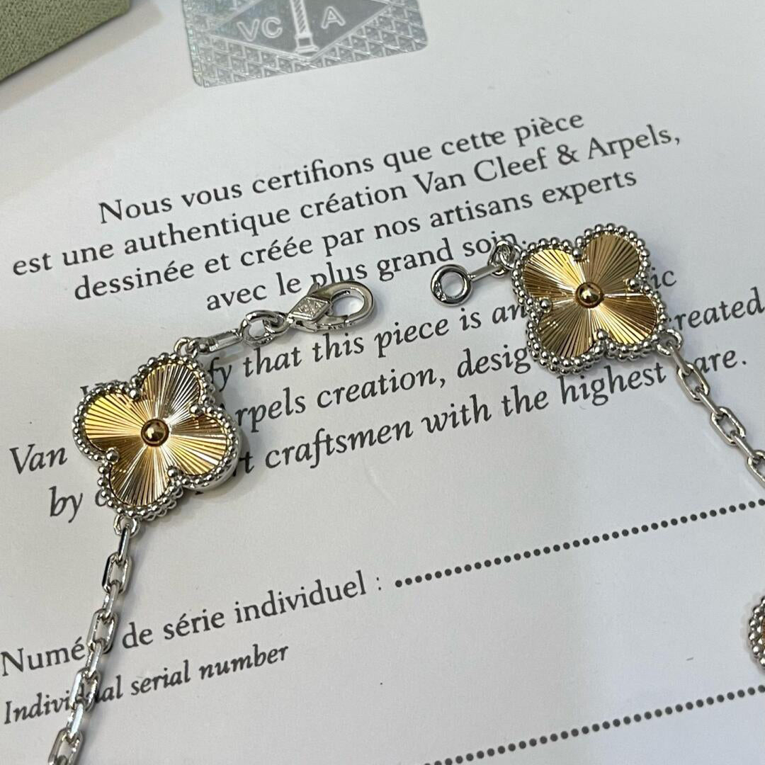 [Zalyn Jewelry ]CLOVER  5 MOTIFS  CHRISTMAS LIMITED EDITION BRACELET