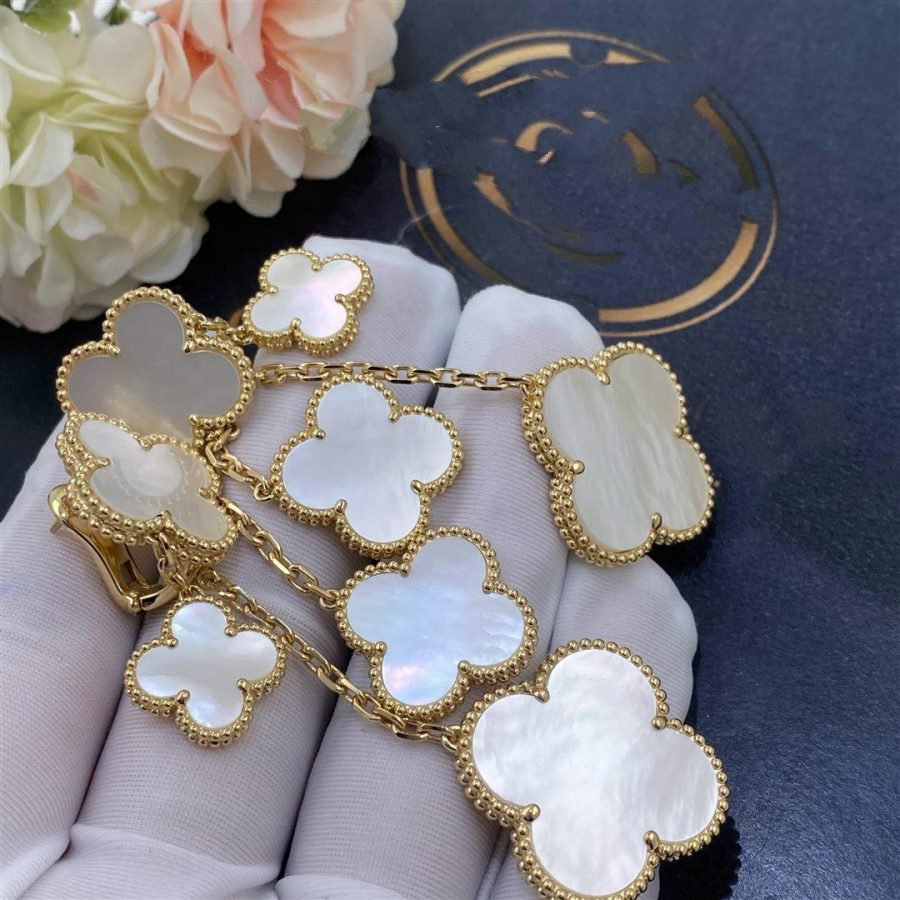 [Zalyn Jewelry ]CLOVER EARRINGS WHITE MOP 4 MOTIFS GOLD
