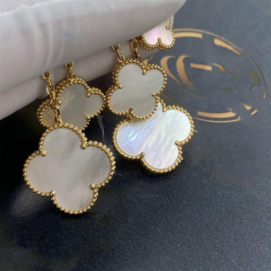 [Zalyn Jewelry ]CLOVER EARRINGS WHITE MOP 4 MOTIFS GOLD