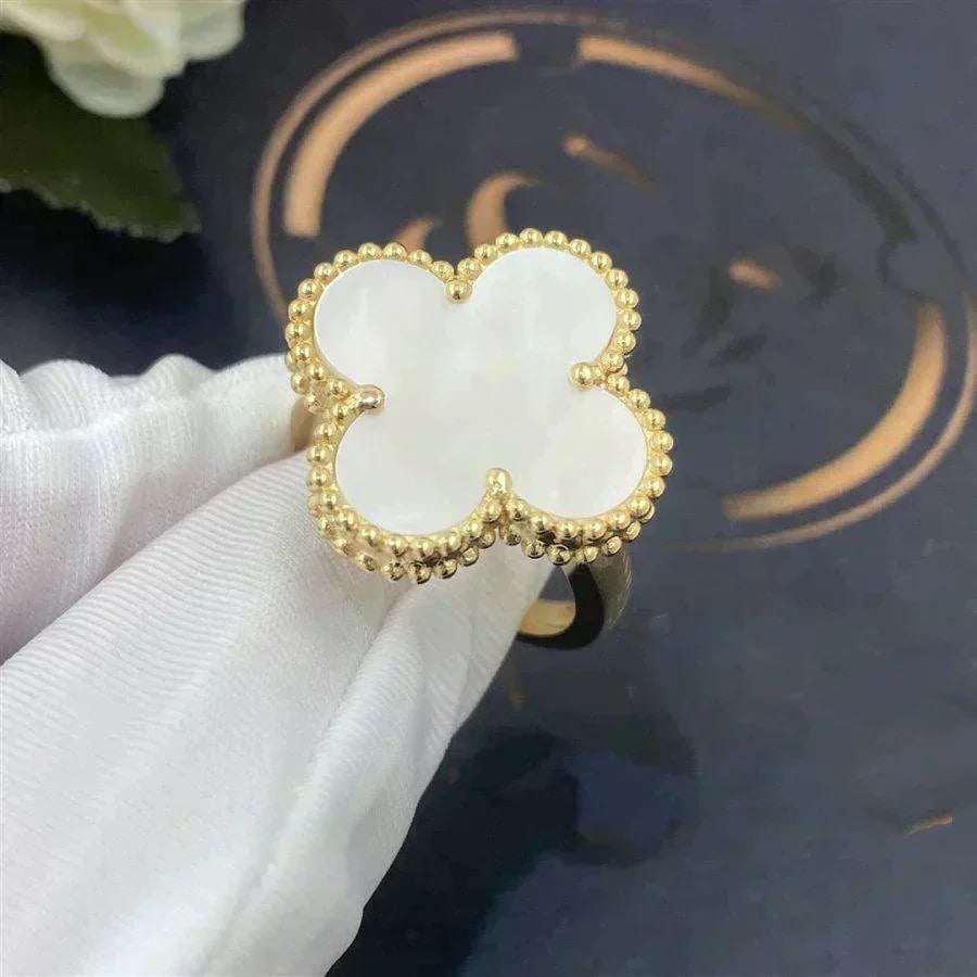 [Zalyn Jewelry ]CLOVER WHITE MOP RING