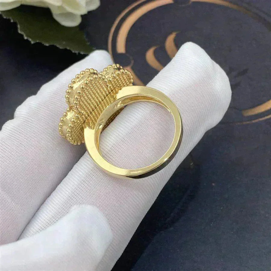 [Zalyn Jewelry ]CLOVER WHITE MOP RING