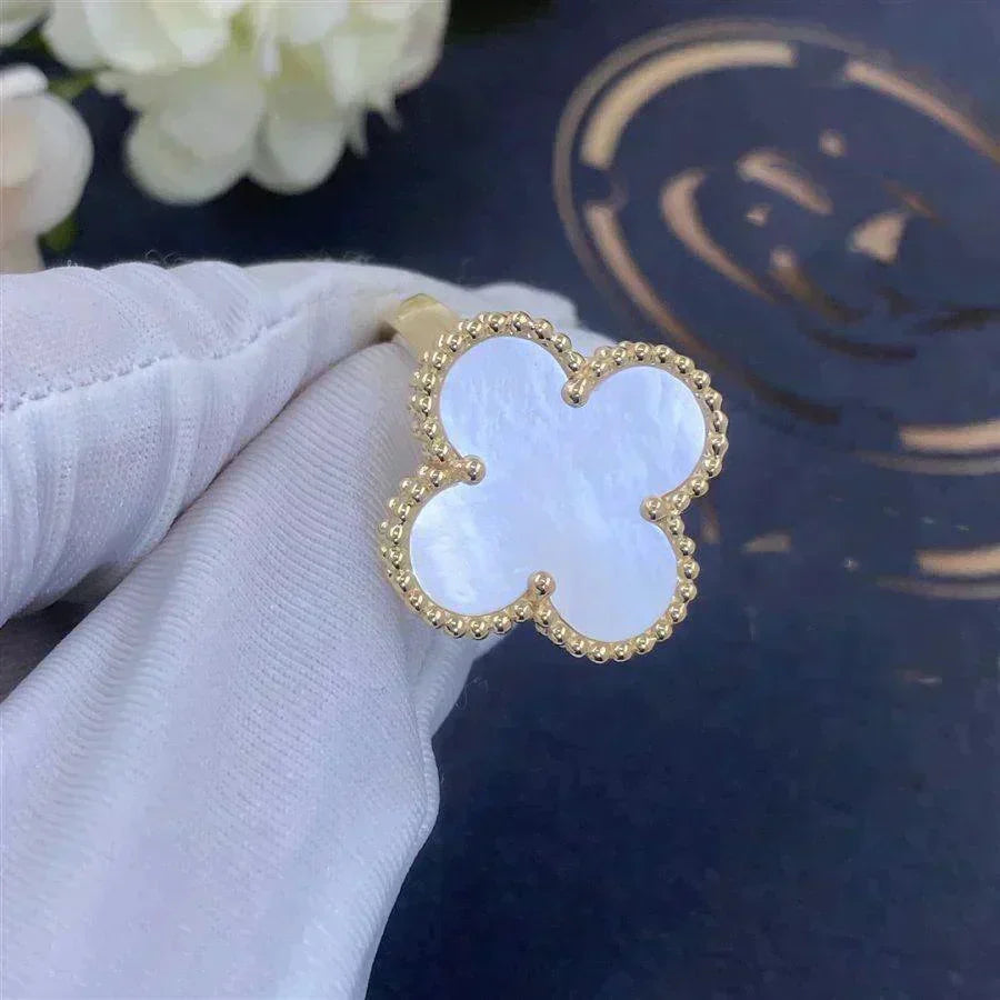 [Zalyn Jewelry ]CLOVER WHITE MOP RING