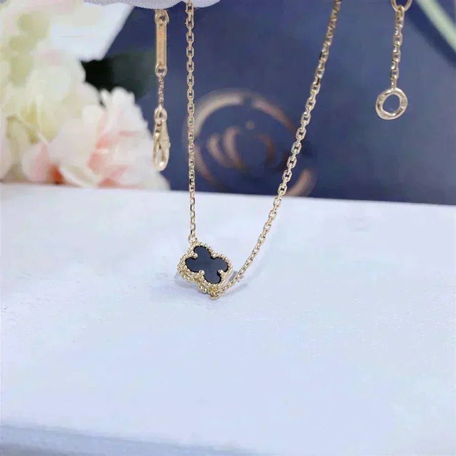 [Zalyn Jewelry ]CLOVER ONYX SINGLE FLOWER BRACELET