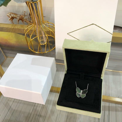[Zalyn Jewelry ]LARGE BUTTERFLY SILVER PENDANT DIAMOND NECKLACE