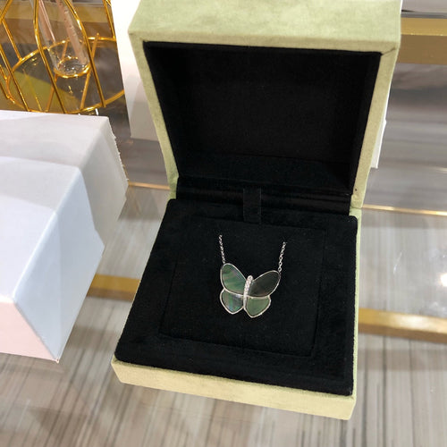 [Zalyn Jewelry ]LARGE BUTTERFLY SILVER PENDANT DIAMOND NECKLACE