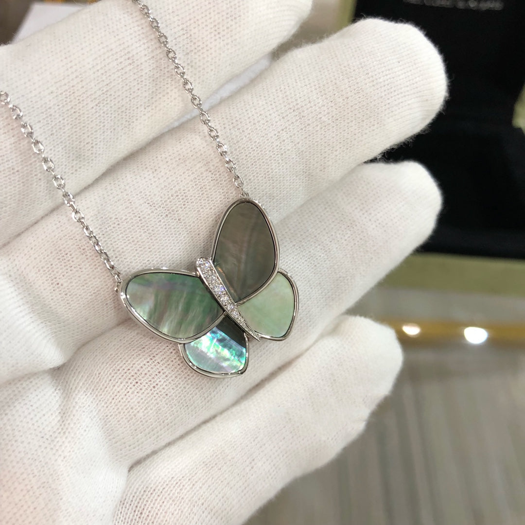 [Zalyn Jewelry ]LARGE BUTTERFLY SILVER PENDANT DIAMOND NECKLACE