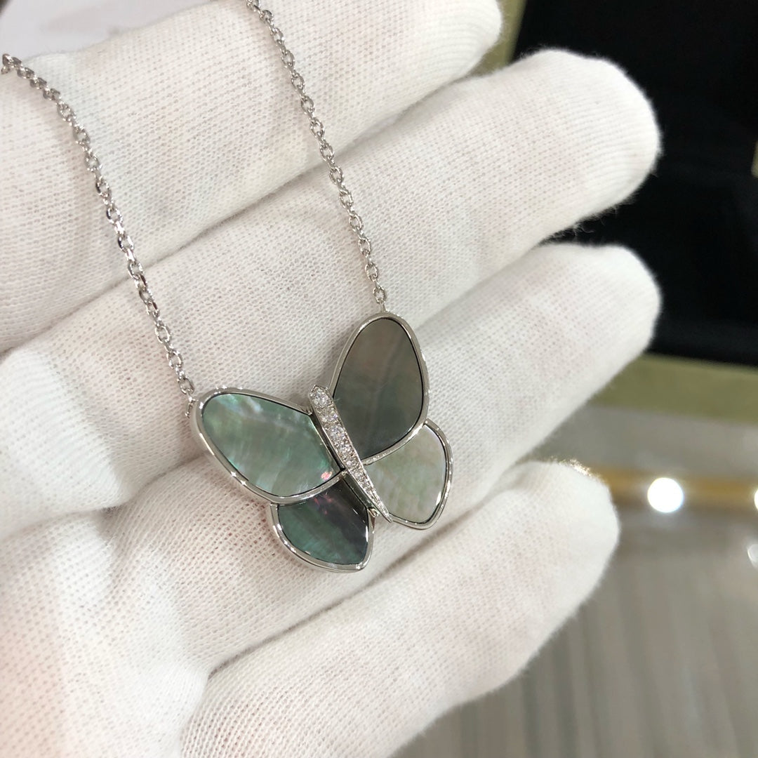 [Zalyn Jewelry ]LARGE BUTTERFLY SILVER PENDANT DIAMOND NECKLACE