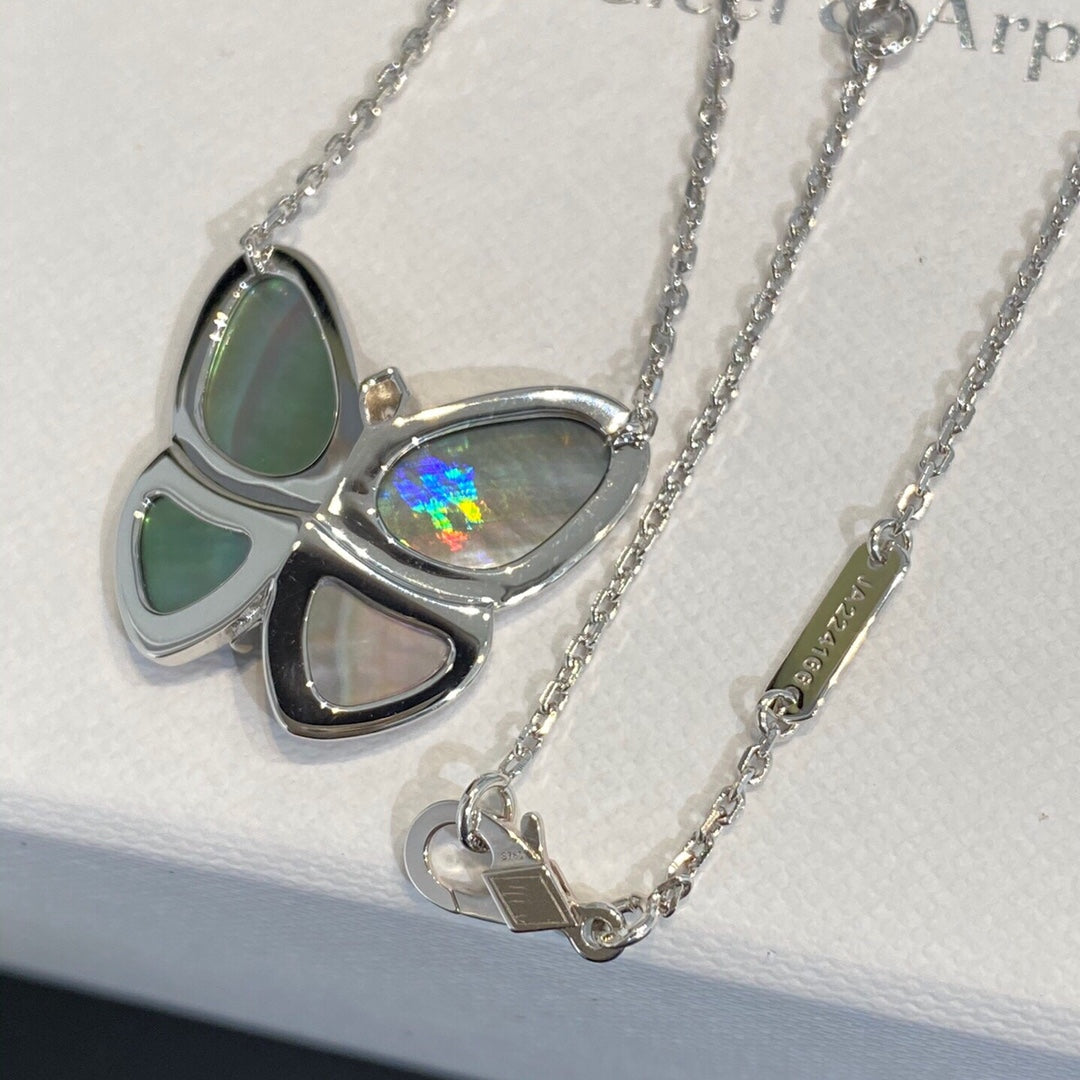 [Zalyn Jewelry ]LARGE BUTTERFLY SILVER PENDANT DIAMOND NECKLACE