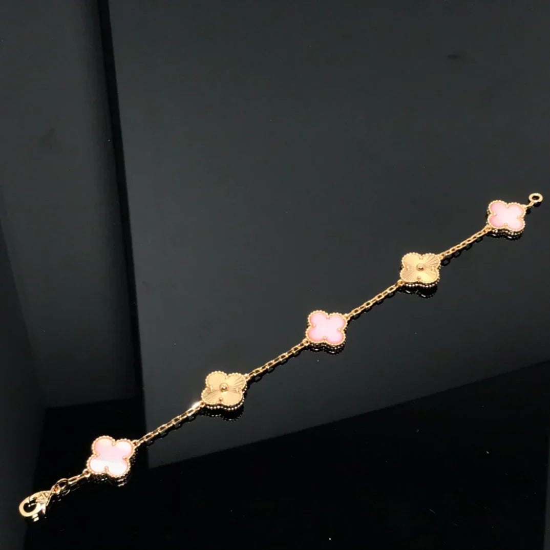 [Zalyn]LUCKY CLOVER 5-MOTIF BRACELET - PINK MOTHER-OF-PEARL COLLECTION