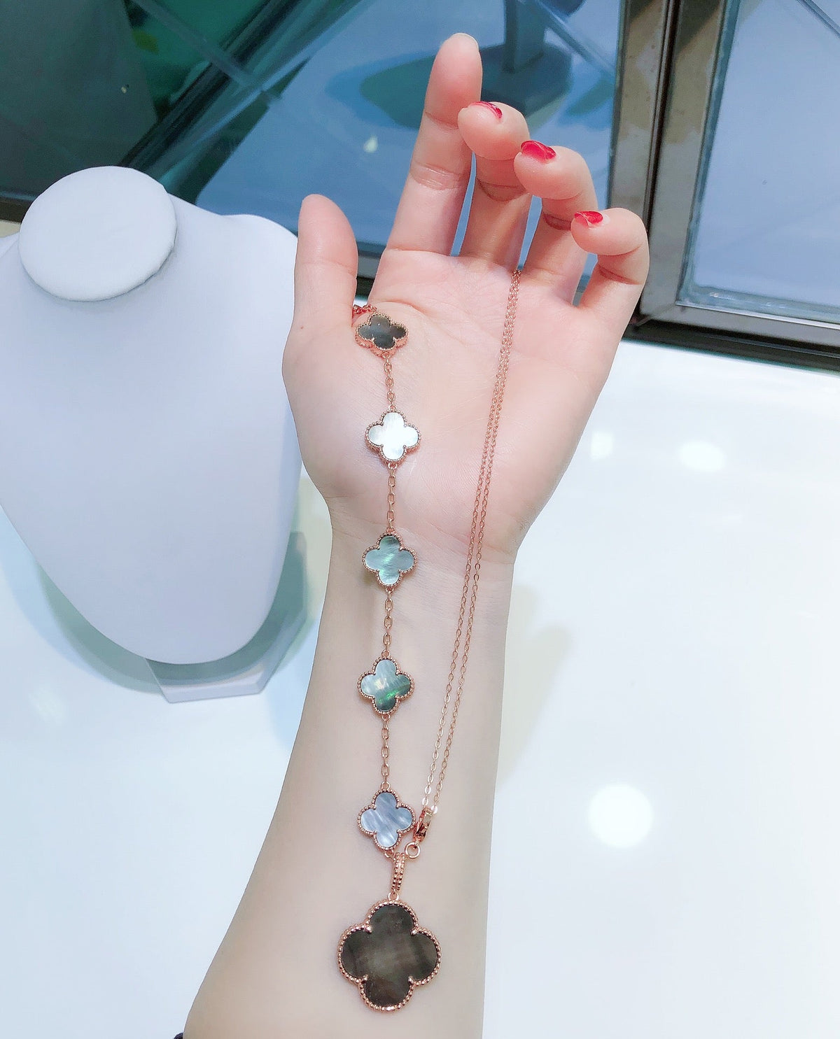 [Zalyn Jewelry ]COMBINED BRACELET 5 MOTIFS AND NECKLACE DARK MOP ROSE GOLD