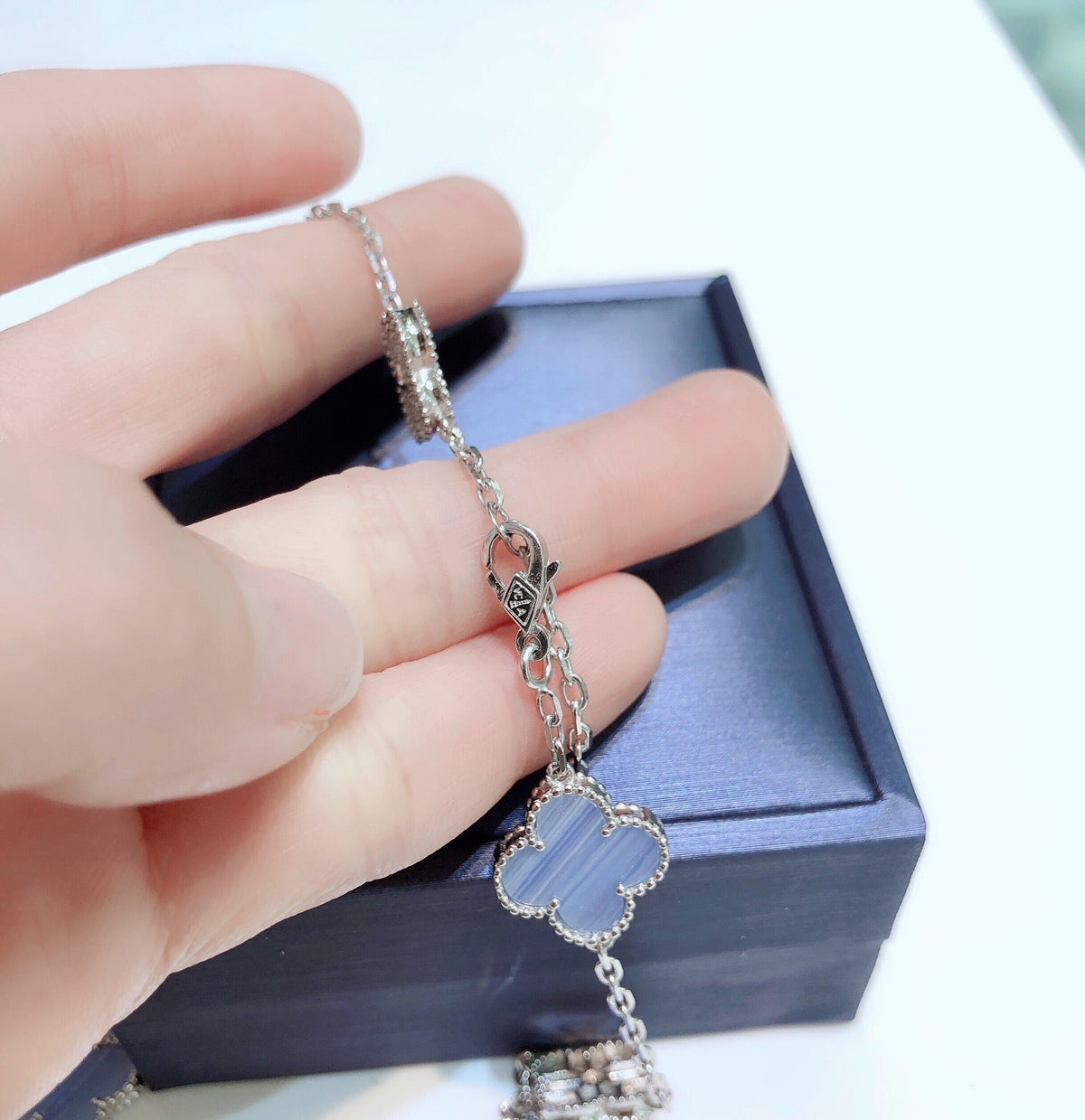 [Zalyn Jewelry ]CLOVER 10 MOTIFS CHALCEDONY DIAMONDS SILVER NECKLACE