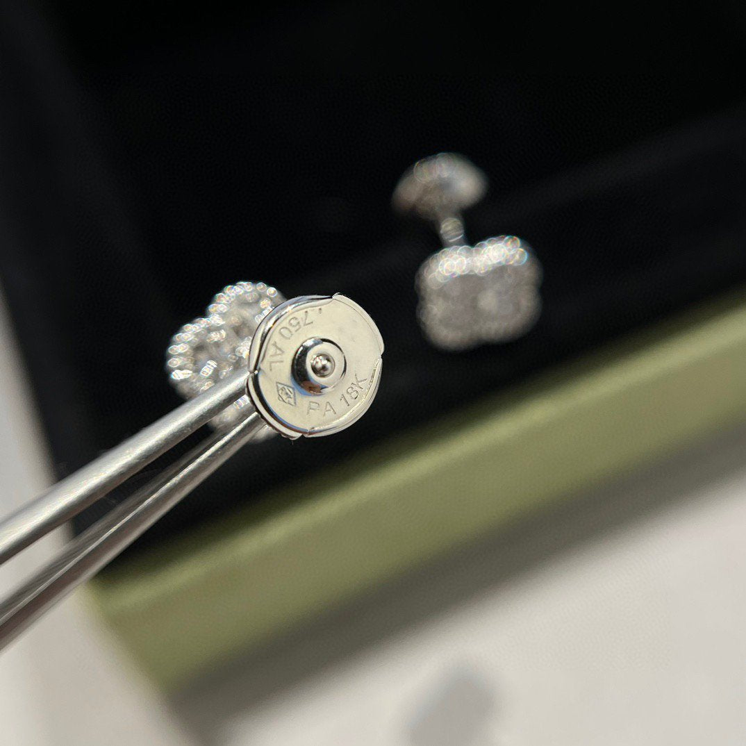 [Zalyn Jewelry ]CLOVER MINI DIAMOND STUD EARRINGS