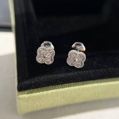 [Zalyn Jewelry ]CLOVER MINI DIAMOND STUD EARRINGS