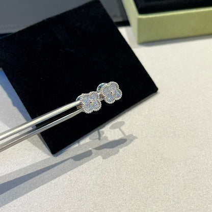 [Zalyn Jewelry ]CLOVER MINI DIAMOND STUD EARRINGS