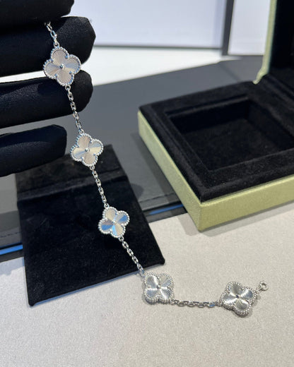 [Zalyn]LUCKY CLOVER 5-MOTIF BRACELET - LASER COLLECTION