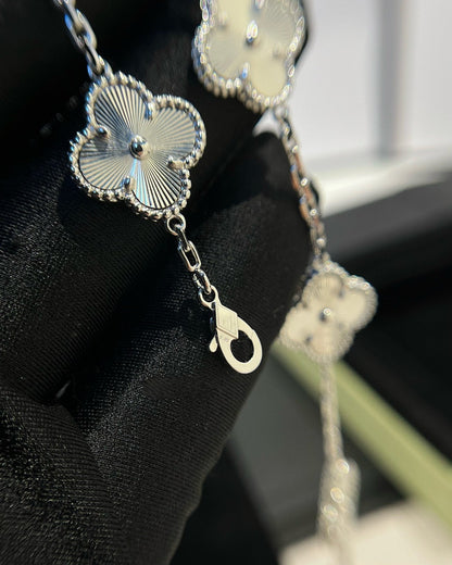 [Zalyn]LUCKY CLOVER 5-MOTIF BRACELET - LASER COLLECTION