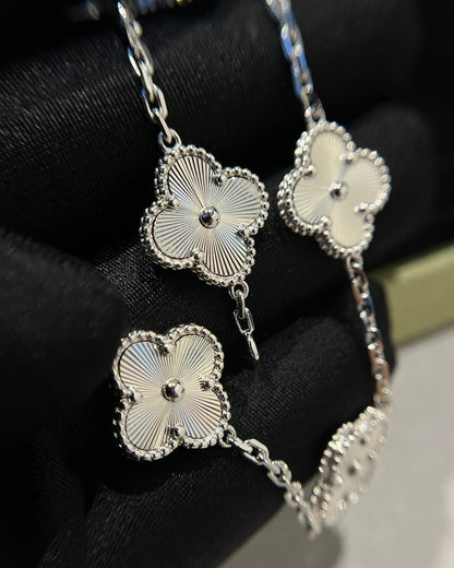 [Zalyn]LUCKY CLOVER 5-MOTIF BRACELET - LASER COLLECTION