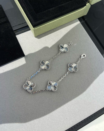 [Zalyn]LUCKY CLOVER 5-MOTIF BRACELET - LASER COLLECTION